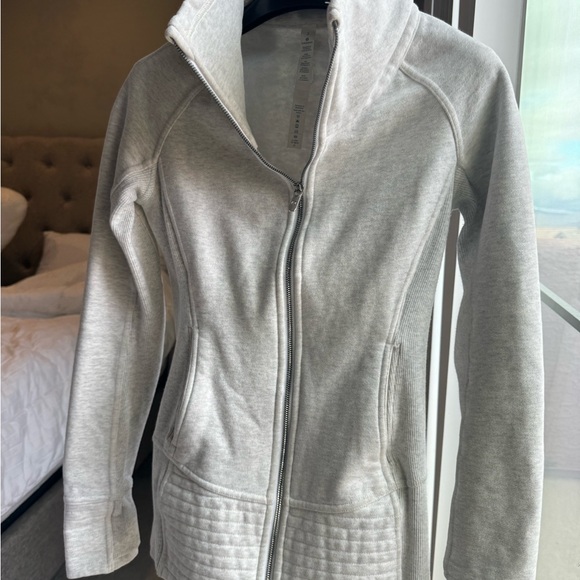 Lululemon fleece jacket size 2 light grey - Picture 5 of 6